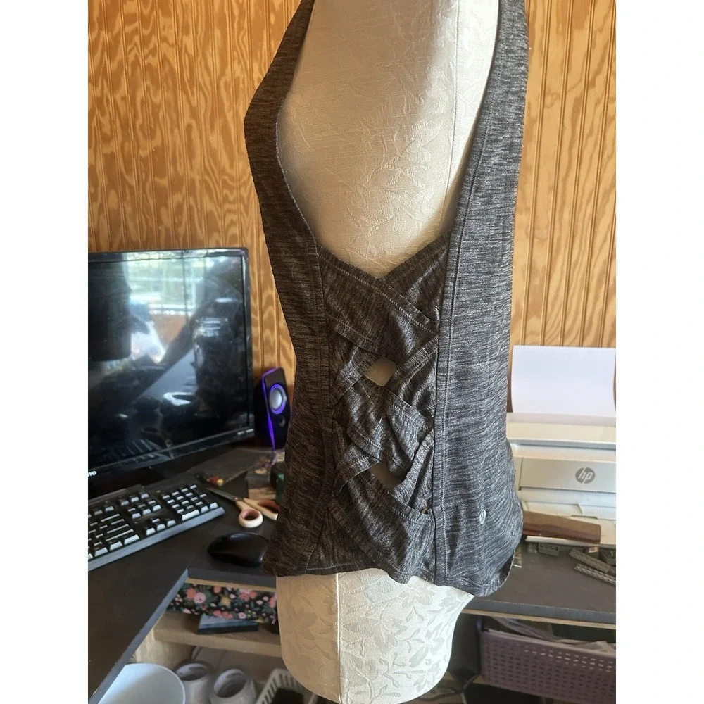 Lululemon Var-City Crisscross Side Tank, Heathered Black &‎ Gray Size 6??